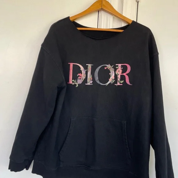 Sweatshirt - Picture 1 of 3